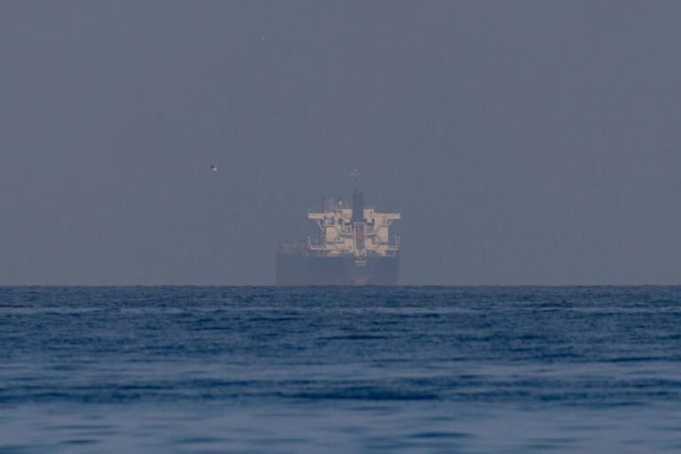 BTC falls back to $76,000 as Iran reportedly shuts Hormuz again