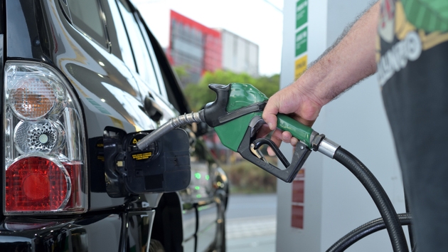 Congressional group set to file legislation for year-round sales of E15 gasoline across U.S. (VLO:NYSE)