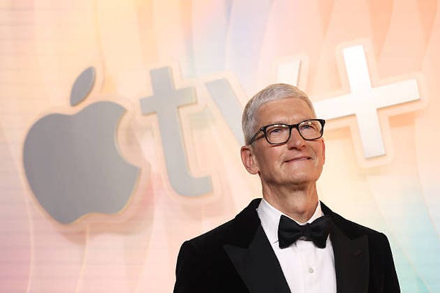 Apple's Tim Cook leaving as CEO may be seen as 'mixed,' change in 'strategy' by investors: analysts