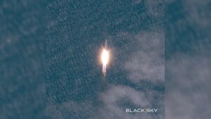SpaceX Falcon Heavy launch seen from space (satellite photos)