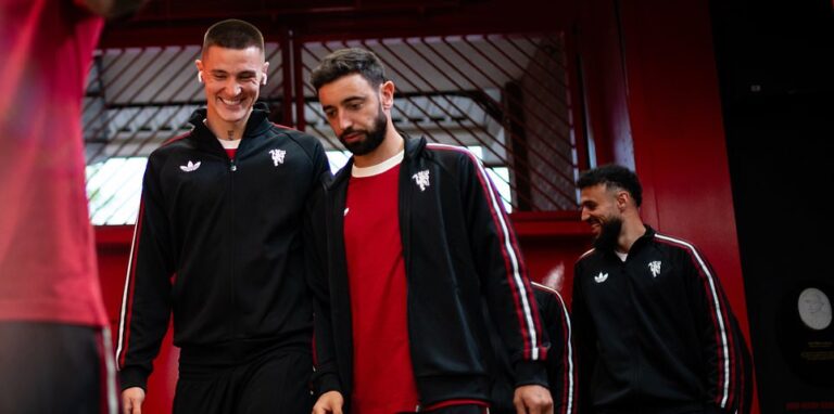 Manchester United vs Liverpool – Premier League LIVE: Red Devils look to pull six points ahead of European rivals with a win at Old Trafford