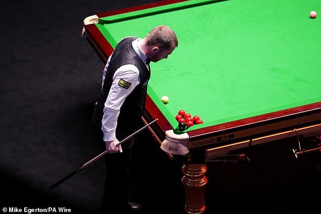 Chaos at the Crucible: Farce as bizarre stalemate causes LONGEST-EVER World Championship frame as star who had big lead is left fuming and BBC pundits rage at ’embarrassing’ scenes