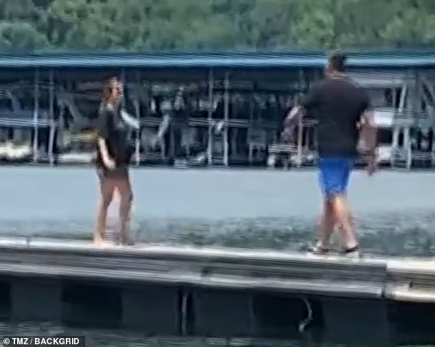 Bombshell footage emerges of Mike Vrabel and Dianna Russini boarding boat alone… months before she gave birth to her son named Mike