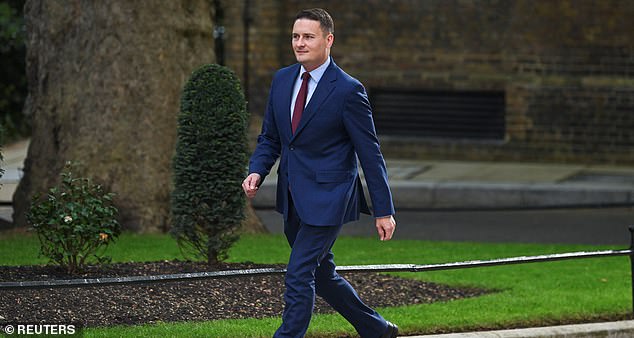 Streeting urged to speak out against Starmer as pair hold brief ‘showdown’ talks ahead of King’s Speech – live updates