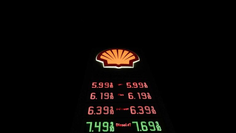 Latinos hit hard as energy prices increase » Yale Climate Connections