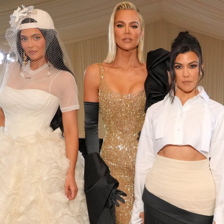 Kylie Jenner Family Photo Trolled By Khloe Kardashian, Kourtney Kardashian