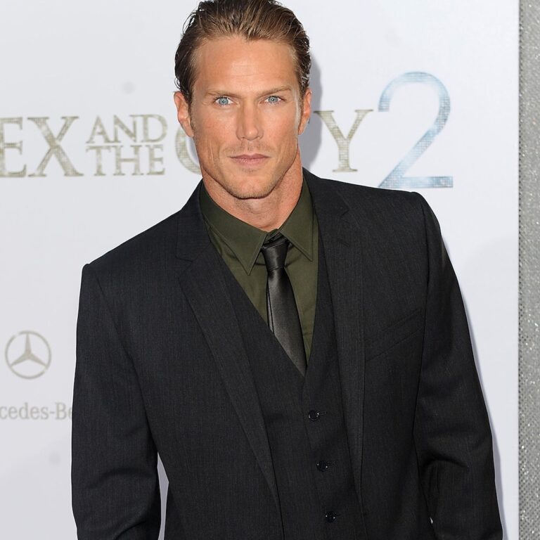Sex and the City’s Jason Lewis Gives Rare Life Update