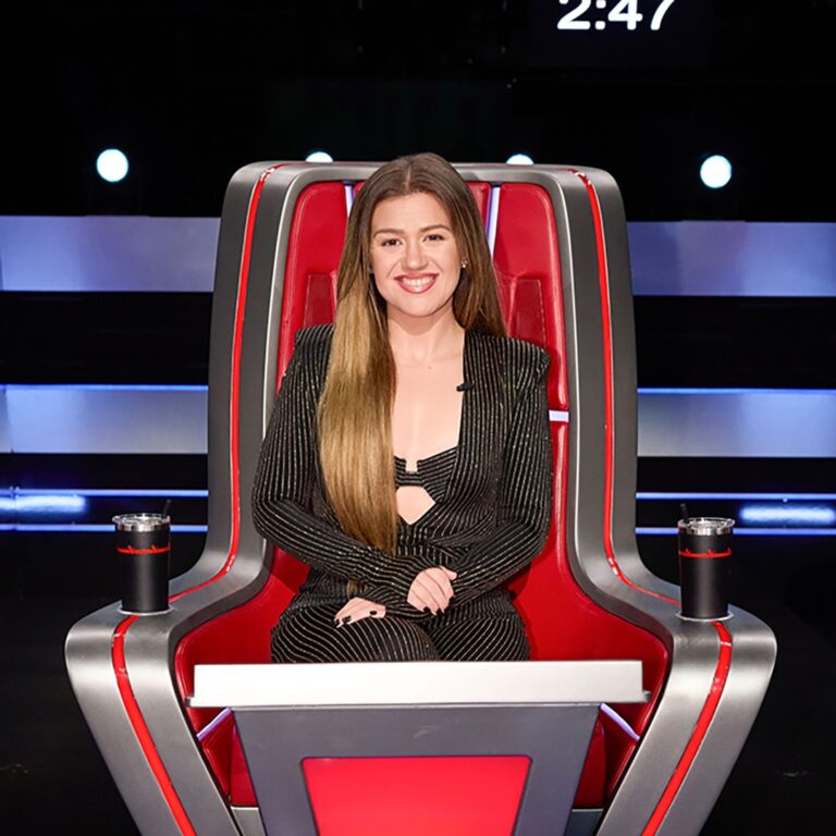 Kelly Clarkson Rejoins The Voice for Season 30