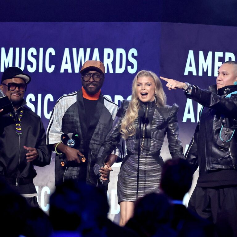 Fergie, Black Eyed Peas Reunite for Best Throwback Song Win