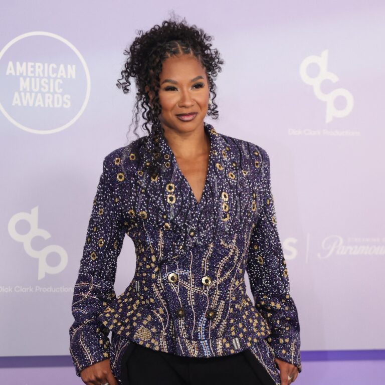 AMAs 2026: See All the Celebrity Red Carpet Fashion (Live Updates)