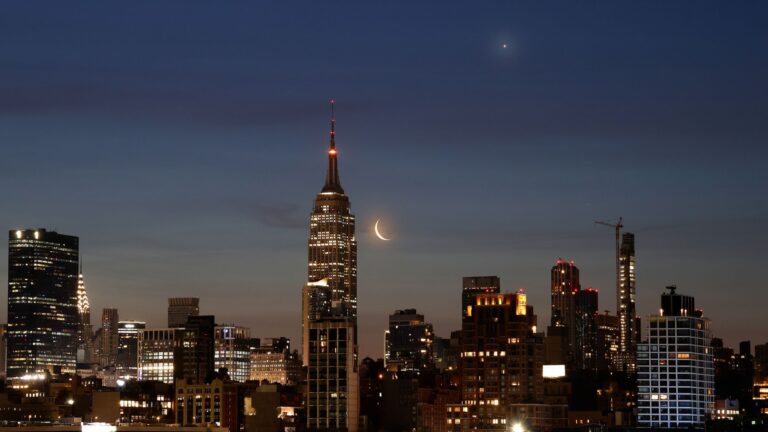Don’t miss Mars, Saturn and the moon form a cosmic triangle before dawn on May 14