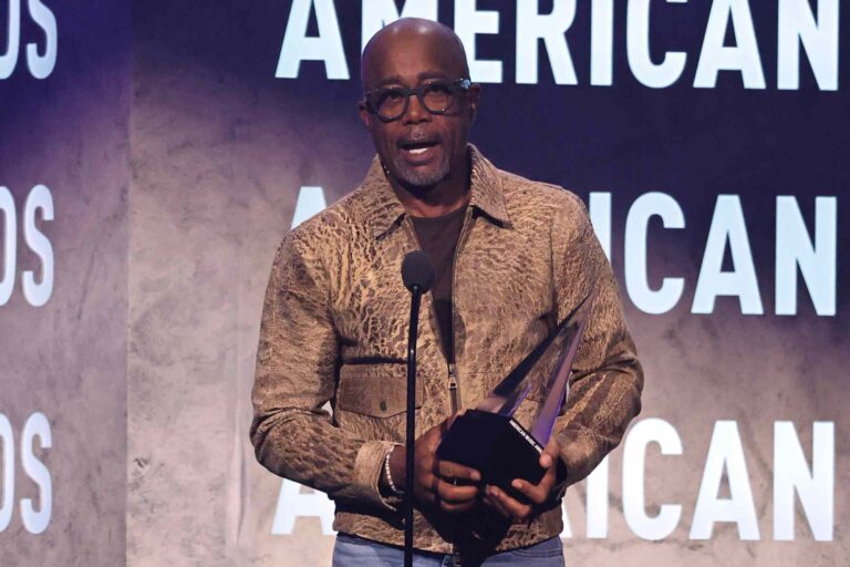 Darius Rucker Encourages Americans to 'Live a Life Worth Serving' as He Receives Veterans Voice Award at 2026 AMAs