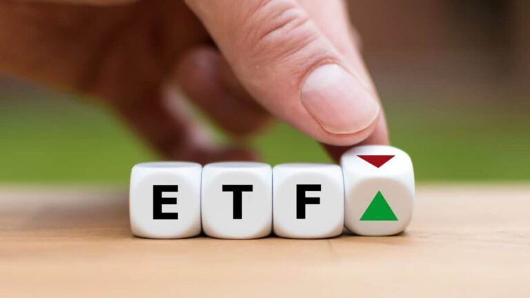 1 simple ETF that could turn £300 per month into passive income of £6,500 a year