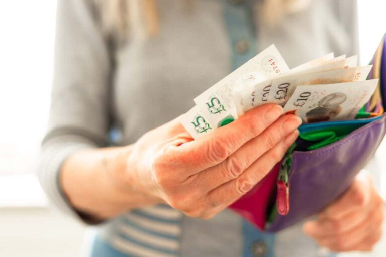 How could a Stocks and Shares ISA be used to target a £2,962 monthly passive income?