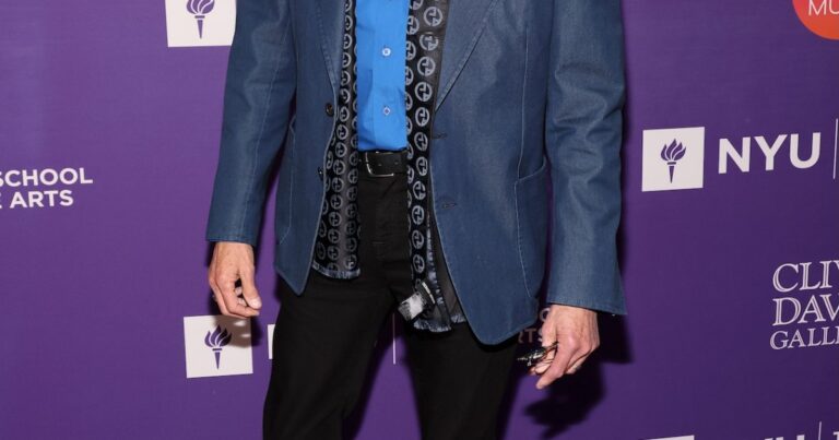 Barry Manilow Reveals What Cosmetic Surgery He’s Gotten