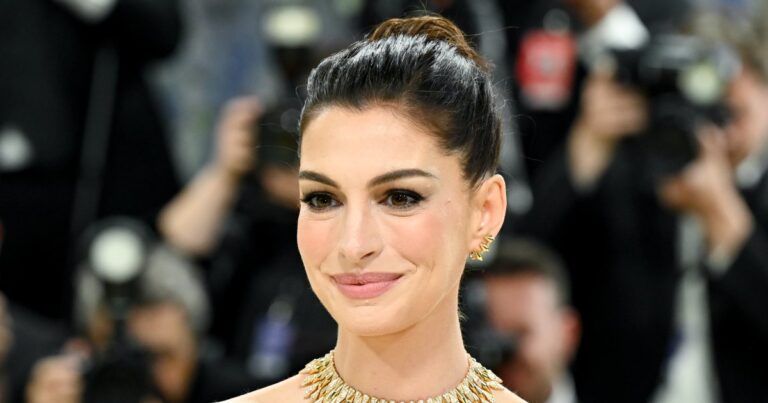 Anne Hathaway’s Old Money Tote Style Doubles as a Work Bag