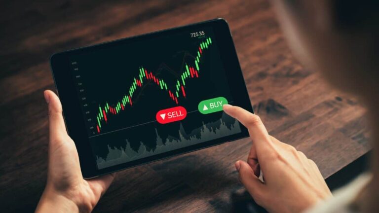 36% off its highs, is Experian one of the best FTSE 100 stocks to buy right now?