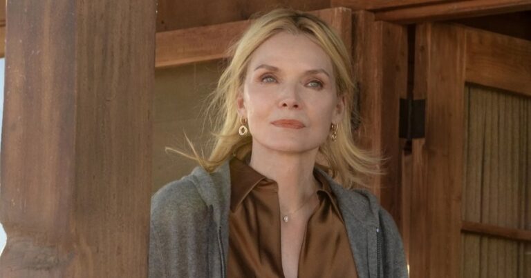 Michelle Pfeiffer Says The Madison Set Didn’t Have Bathrooms