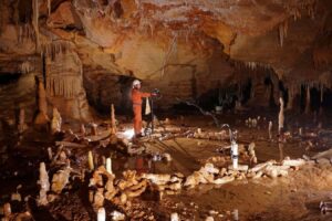 Neanderthal ‘kneeprint’ found next to mysterious stalagmite circle