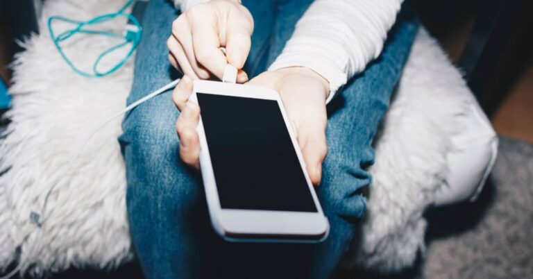 This Is What's Happening To Your Battery If You Charge Your Phone To 100% Every Night