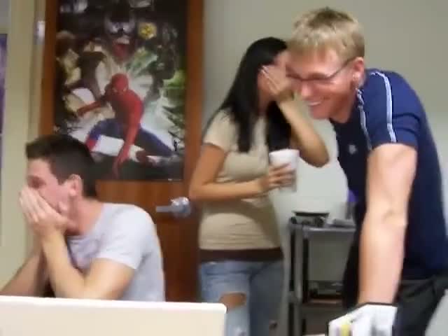 2007  2girls1cup reaction