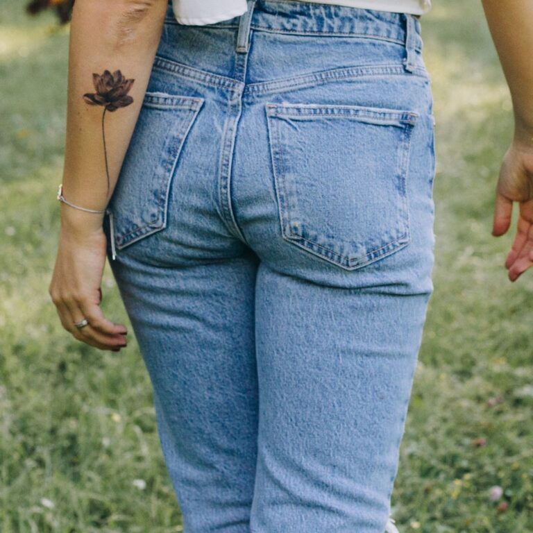 Best Jeans That Don’t Stretch Out: Booty-Lifting Styles on Sale