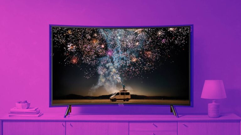 Why curved TVs were a giant flop