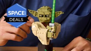 I’ll never sleep again if I buy this Lego Star Wars Yoda bust but I need it