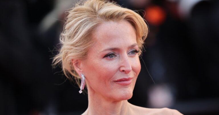 Gillian Anderson Uses This ‘Age Perfect’ Serum for Smooth Skin