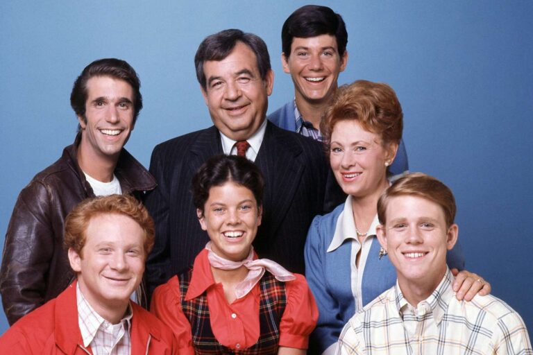 The“ Happy Days” Cast Still Has a Group Text, but There's One Topic They Don't Talk About