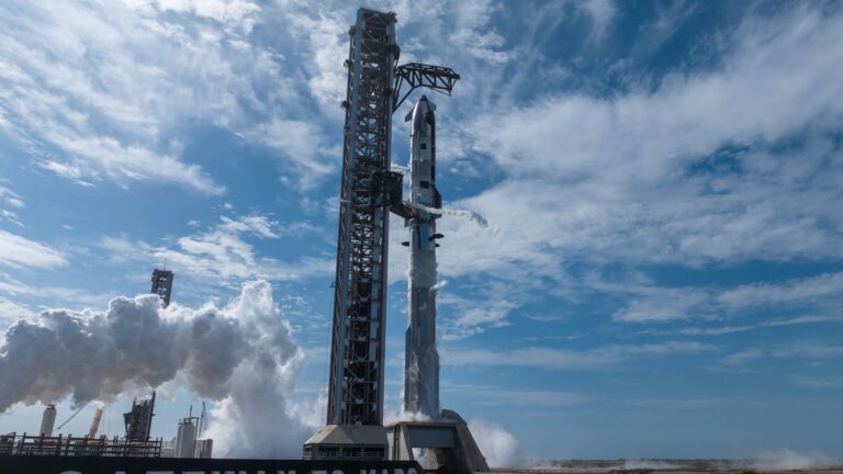 SpaceX fuels up Starship V3 megarocket for 1st time ahead of crucial test flight (photos)