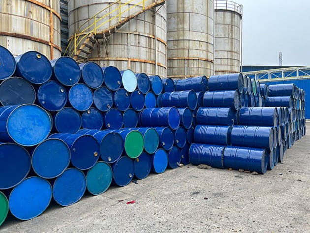 Barclays keeps 2026 Brent crude oil forecast at $100 (CL1:COM:Commodity)