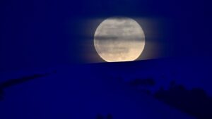 Rare Blue Moon hides the red light of an ancient star on May 31 — Will you be able to see it?