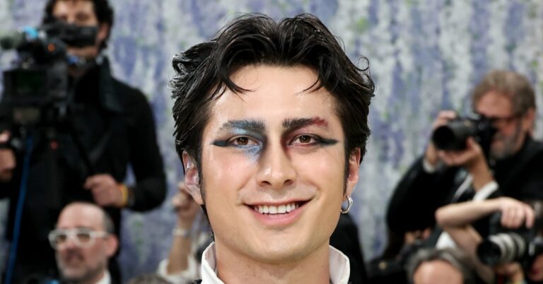 After His Met Gala Look Drew Backlash, Hudson Williams' Makeup Artist Issued A Statement