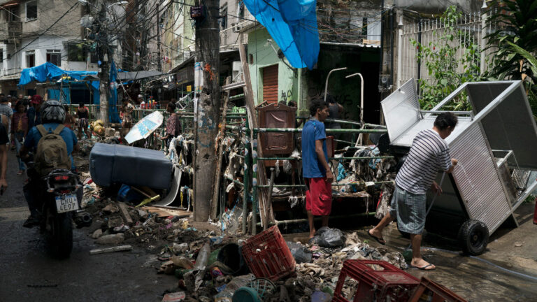 Heavier downpours worsen sanitation problems in informal settlements » Yale Climate Connections