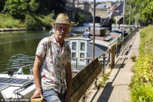 Houseboat owners living rent free in Bath beauty spot are ordered to leave by council bosses because they are a ‘hazard’ and ‘ruin the view’
