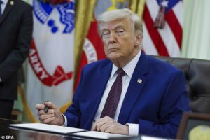 Trump rages at Republicans after being stripped of Iran war powers