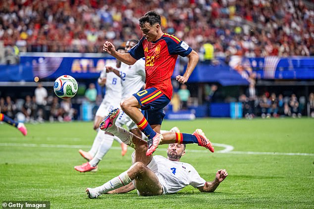 The World Cup’s most unlikely hero! Roberto ‘Pico’ Lopes is the product of an Irish holiday romance and almost missed his call-up via LinkedIn fearing it was spam. Now the office worker-turned-defender has shut out Spain