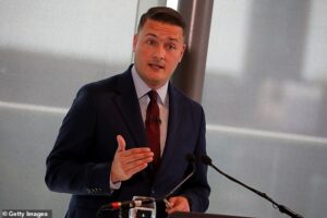 Wes Streeting says Labour should ditch Ed Miliband’s Net Zero targets… and takes swipe at Andy Burnham’s Left-wing agenda
