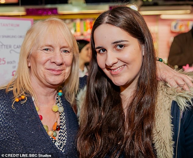 The Mother of All Cons ‘fairy godmum’ who duped One Direction into believing her daughter was dying from a brain tumour reinvents herself under a fake name as a globe trotting social media influencer