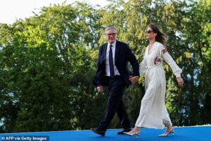 Keir Starmer ‘will announce as early as Monday that he is quitting as Prime Minister’ after spending weekend locked in tense talks about his future with his wife Victoria at Chequers