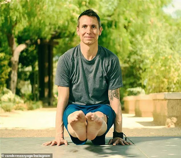 Youth pastor kills himself in jail three days after he was charged with murdering wife in 2006 by pushing her off cliff at Zion National Park