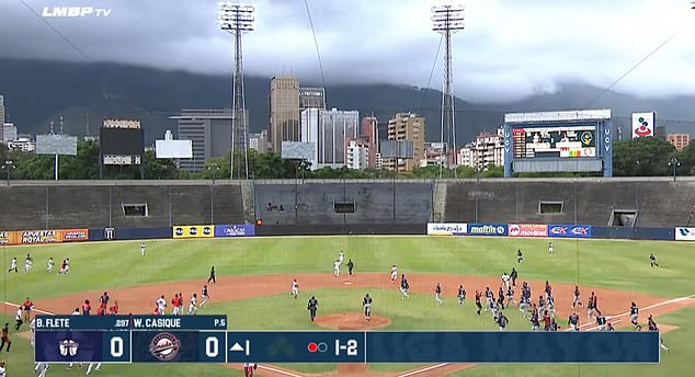 Terrifying moment 7.2 earthquake in Venezuela rocks baseball game in Caracas