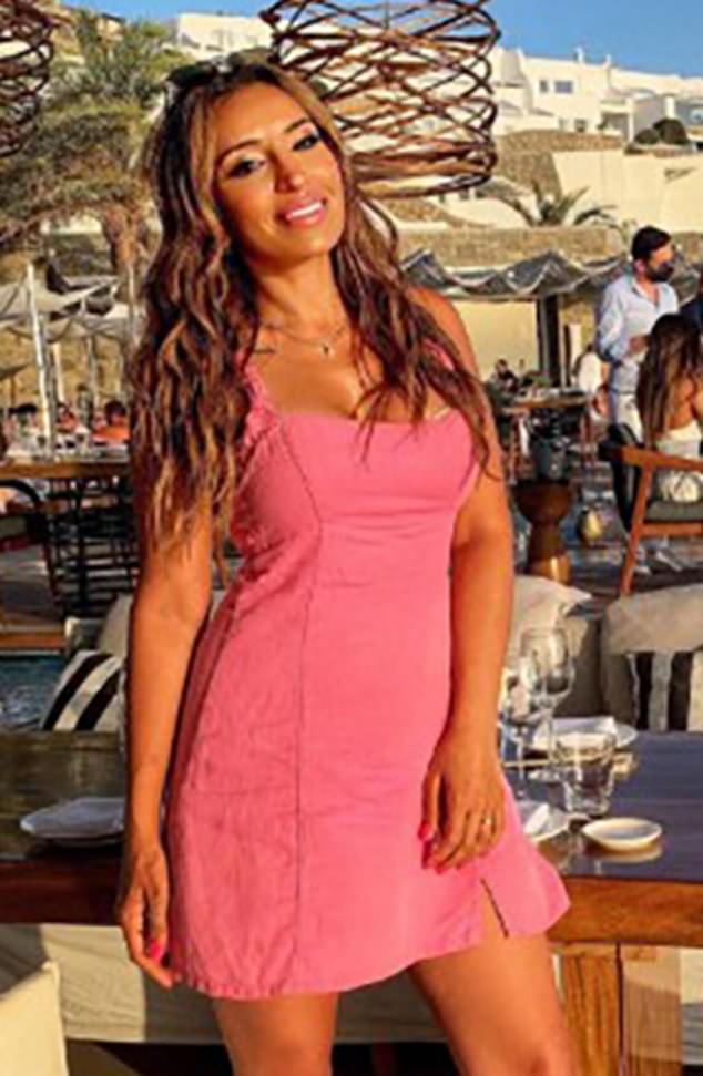 Conwoman pretended to be rich influencer to steal jewellery and antiques worth thousands while house-sitting around the country