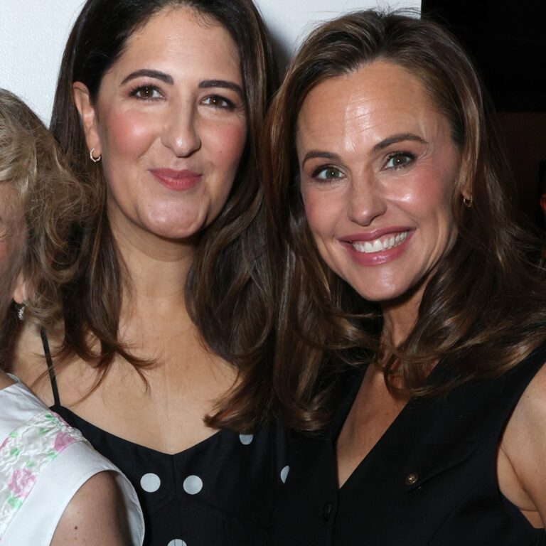 D’Arcy Carden Details Jennifer Garner Costarring on The Five-Star Weekend