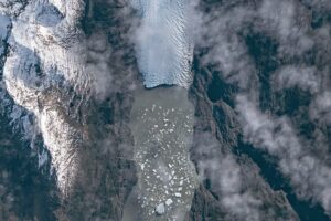 Tyndall’s Trail of Bergs – NASA Science