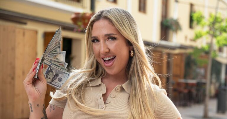 Kardashian Nanny Leah Barrs Slept With a Dad: Scandal Explained