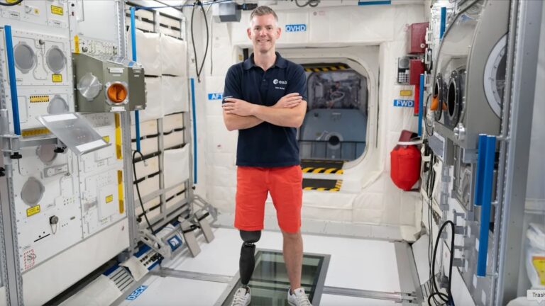 This former Paralympic athlete could become the 1st person with a physical disability to live in orbit