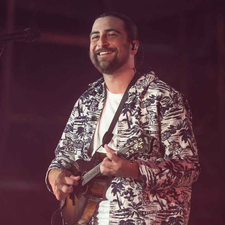 Noah Kahan Philly Concert Poop Incident: Singer Addresses