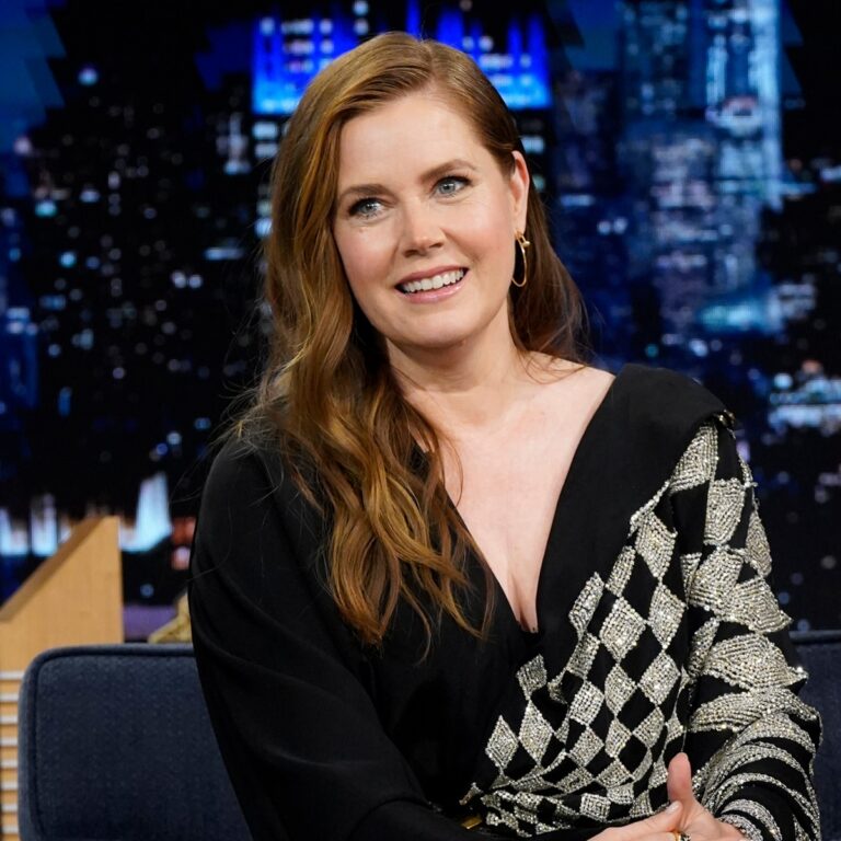 Amy Adams Helped Save a Man’s Life After He Was Stabbed in the Neck